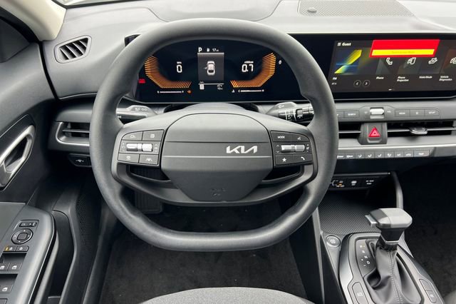 New 2025 Kia K4 LX image 16