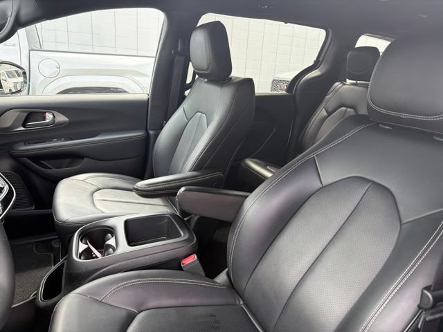 Used 2025 Chrysler Pacifica Select FWD image 8