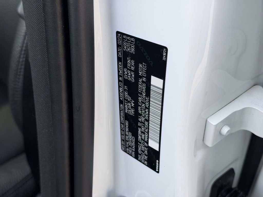 Used 2024 Volvo XC60 B5 Plus w/ Climate Package image 26