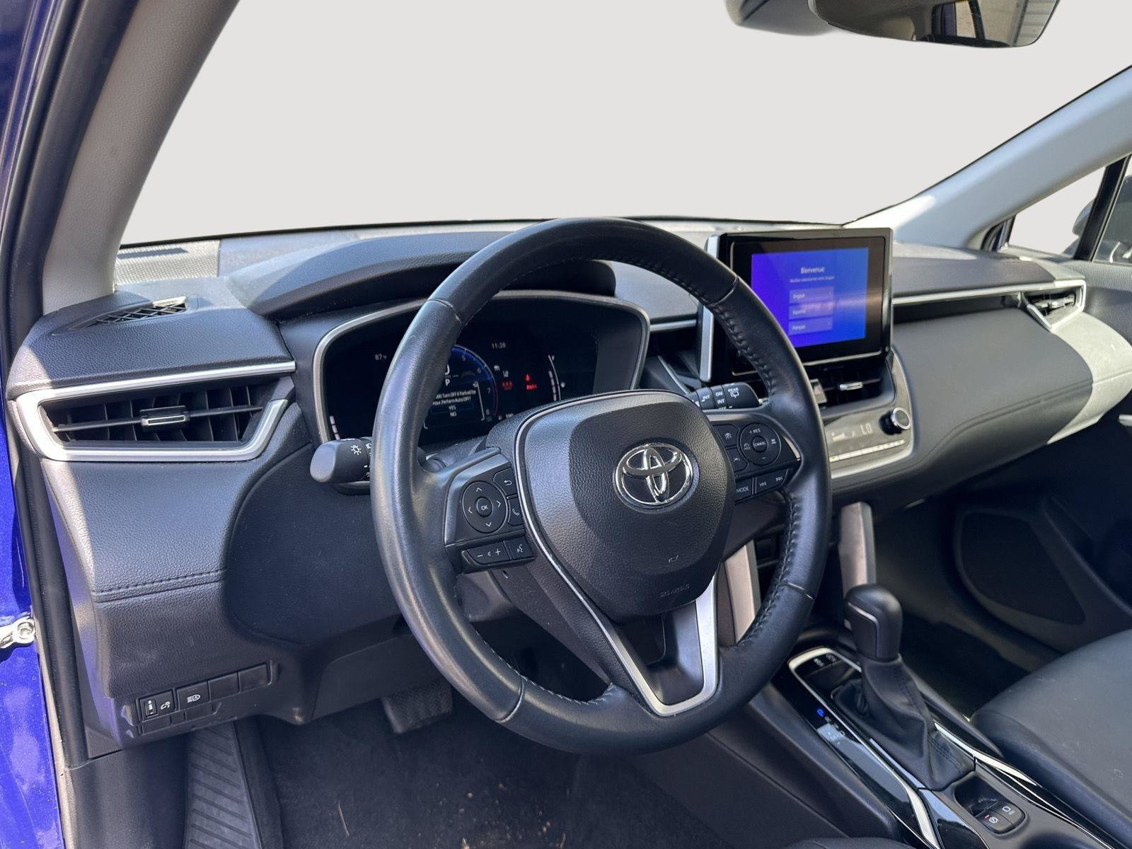 Used 2025 Toyota Corolla Cross XLE AWD/4WD image 11
