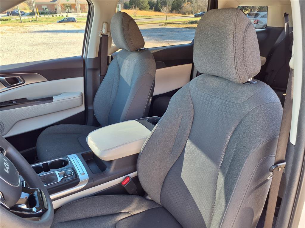 Used 2024 Kia Carnival LX image 13
