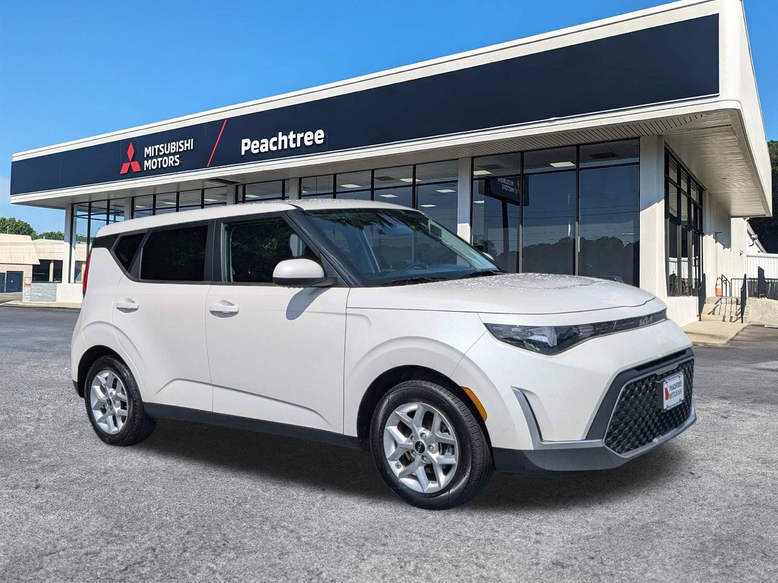 Used 2024 Kia Soul LX w/ Option Group 015 FWD image 1