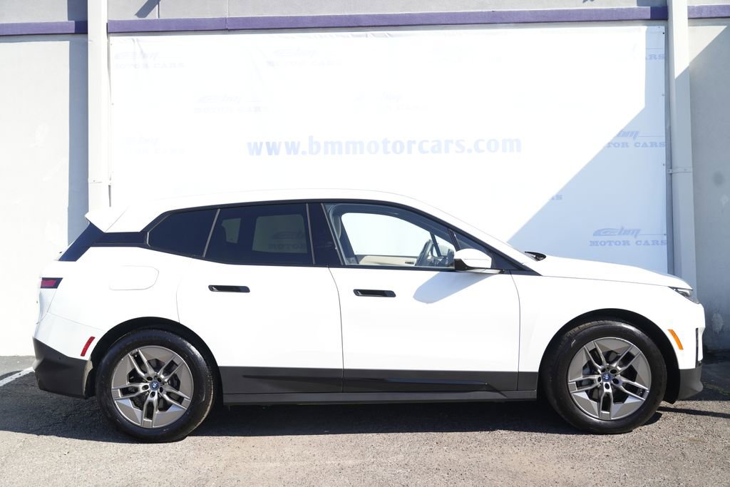 Used 2022 BMW iX xDrive50 w/ Premium Package image 7