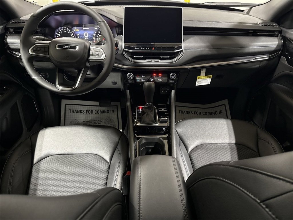 New 2026 Jeep Compass Latitude image 10