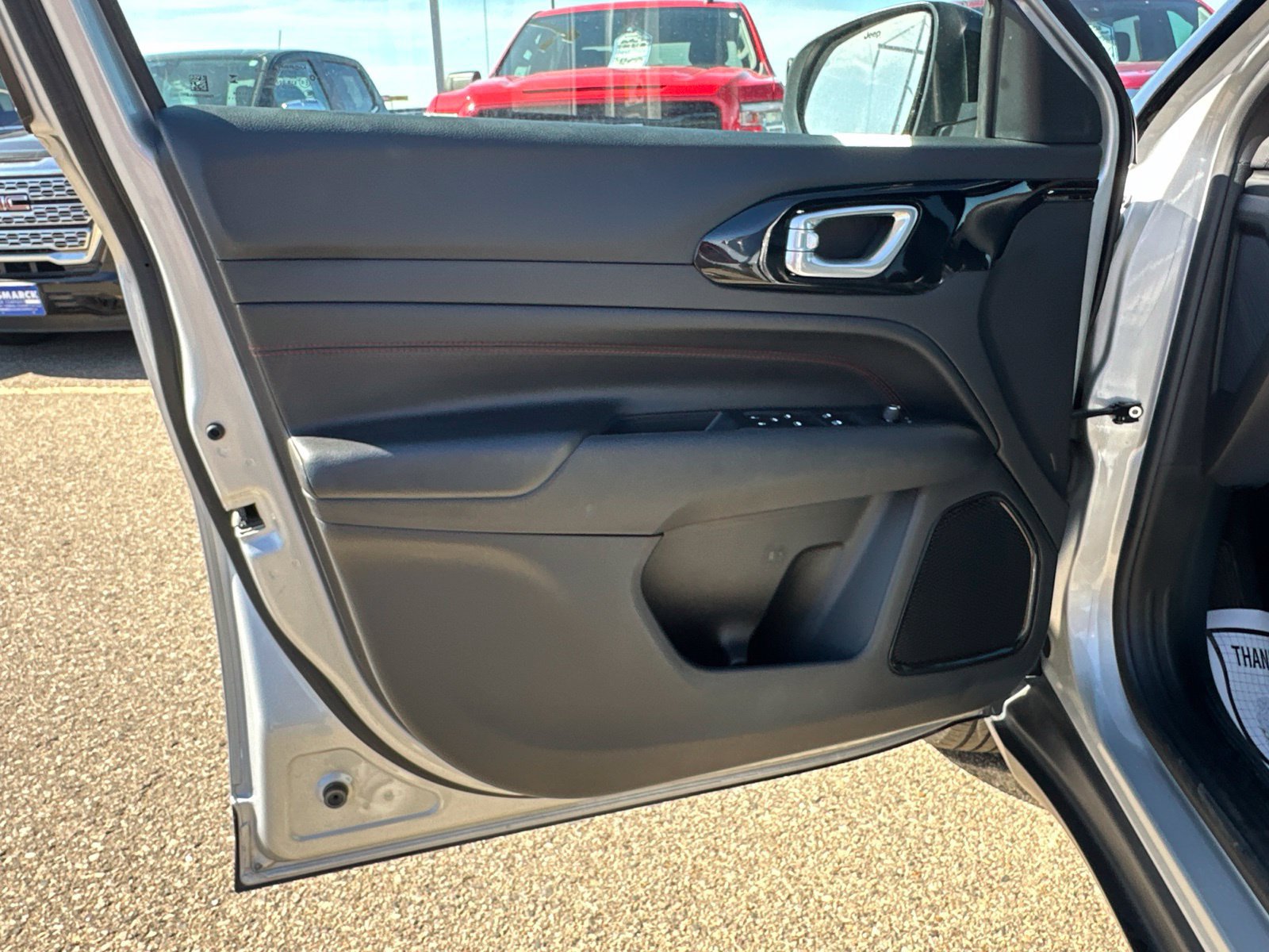 Used 2024 Jeep Compass Trailhawk AWD/4WD image 18