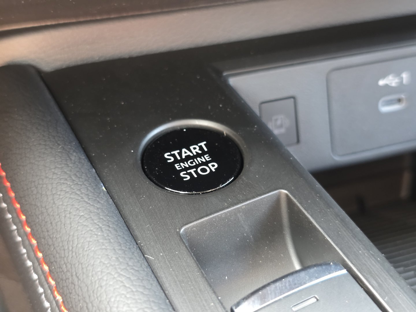 New 2026 Nissan Kicks SR AWD/4WD image 32
