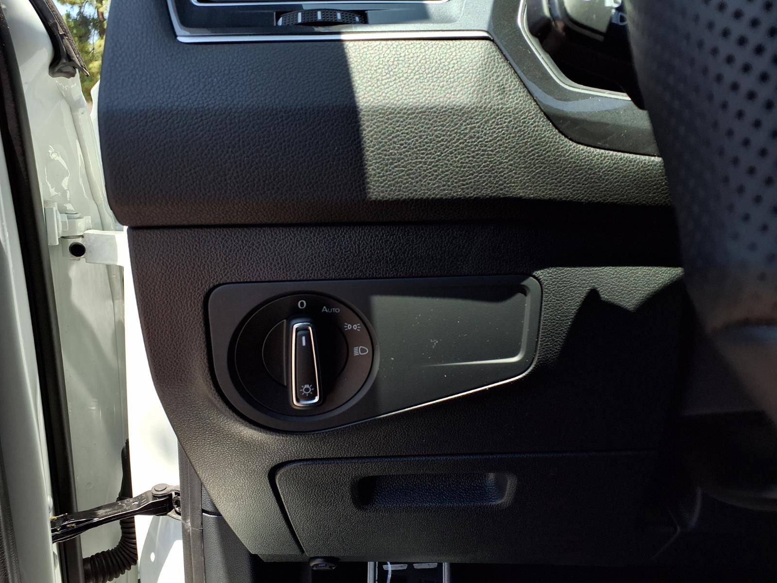 Certified 2023 Volkswagen Tiguan SE R-Line FWD image 15