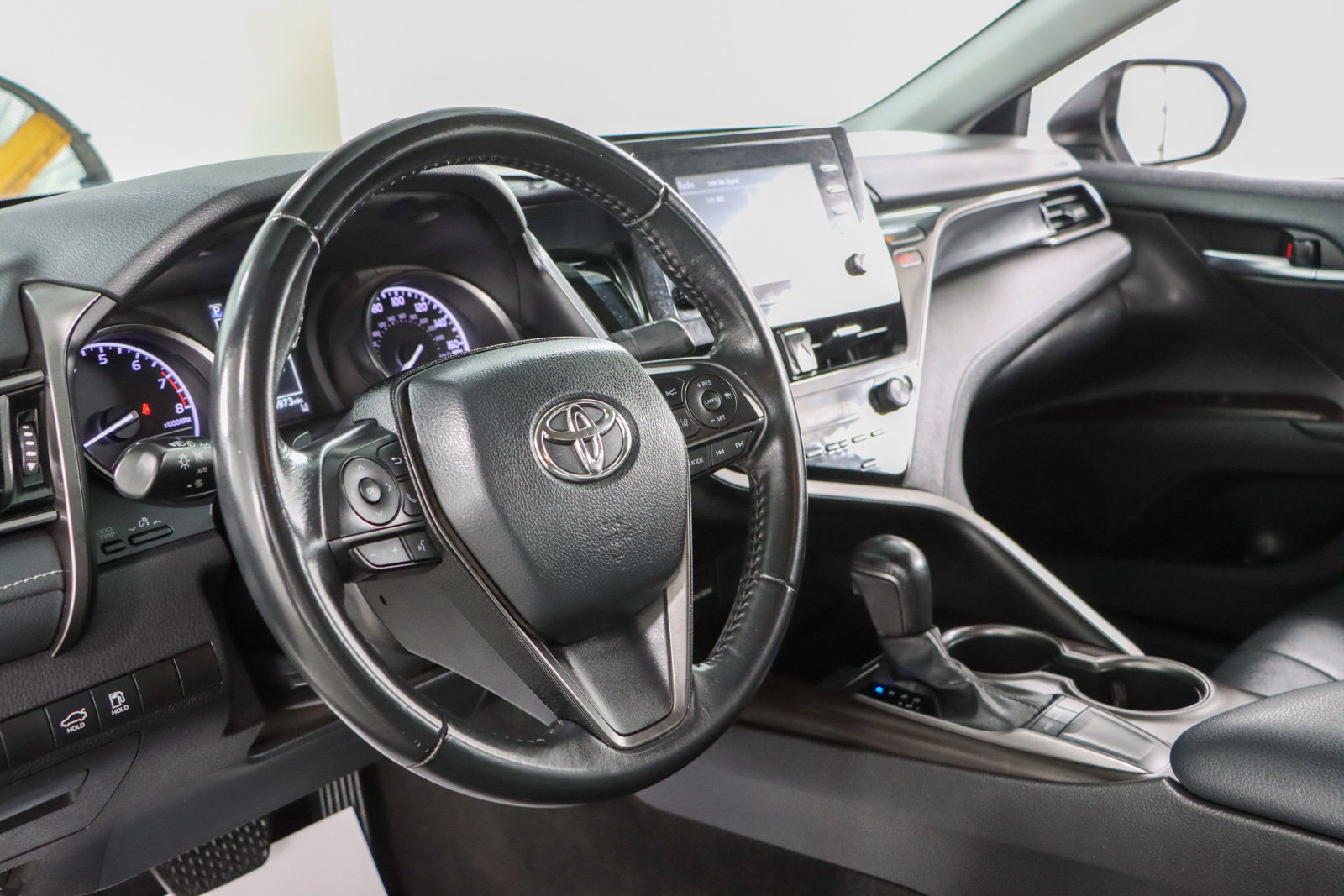 Used 2022 Toyota Camry SE FWD image 22