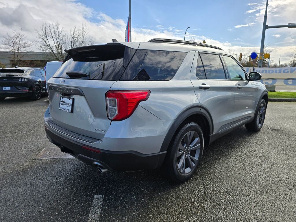 Used 2022 Ford Explorer XLT w/ Equipment Group 202A AWD/4WD image 5