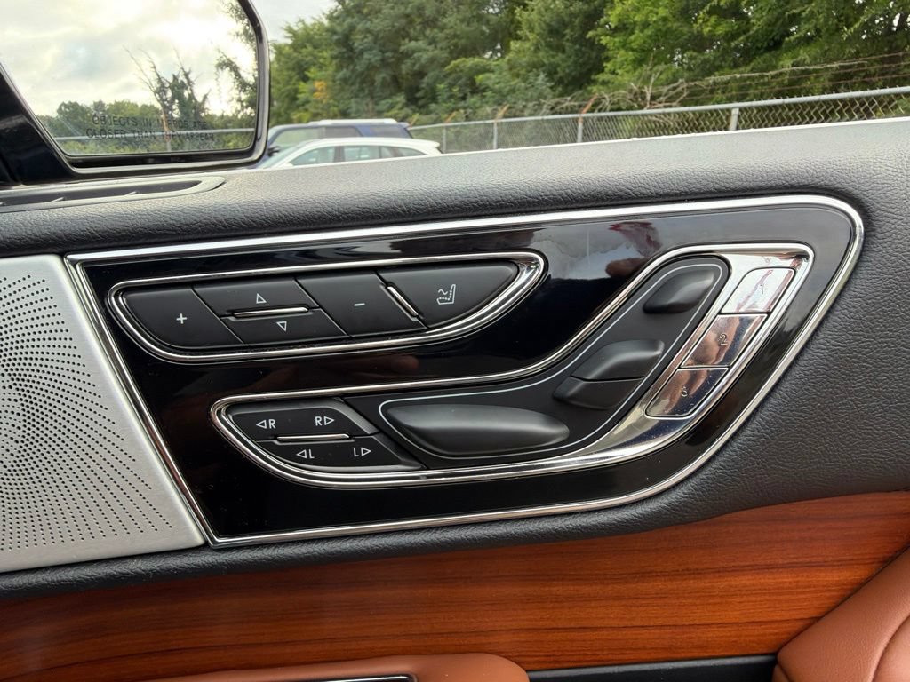 Used 2019 Lincoln Navigator L 4WD Reserve w/ Cargo Package image 16