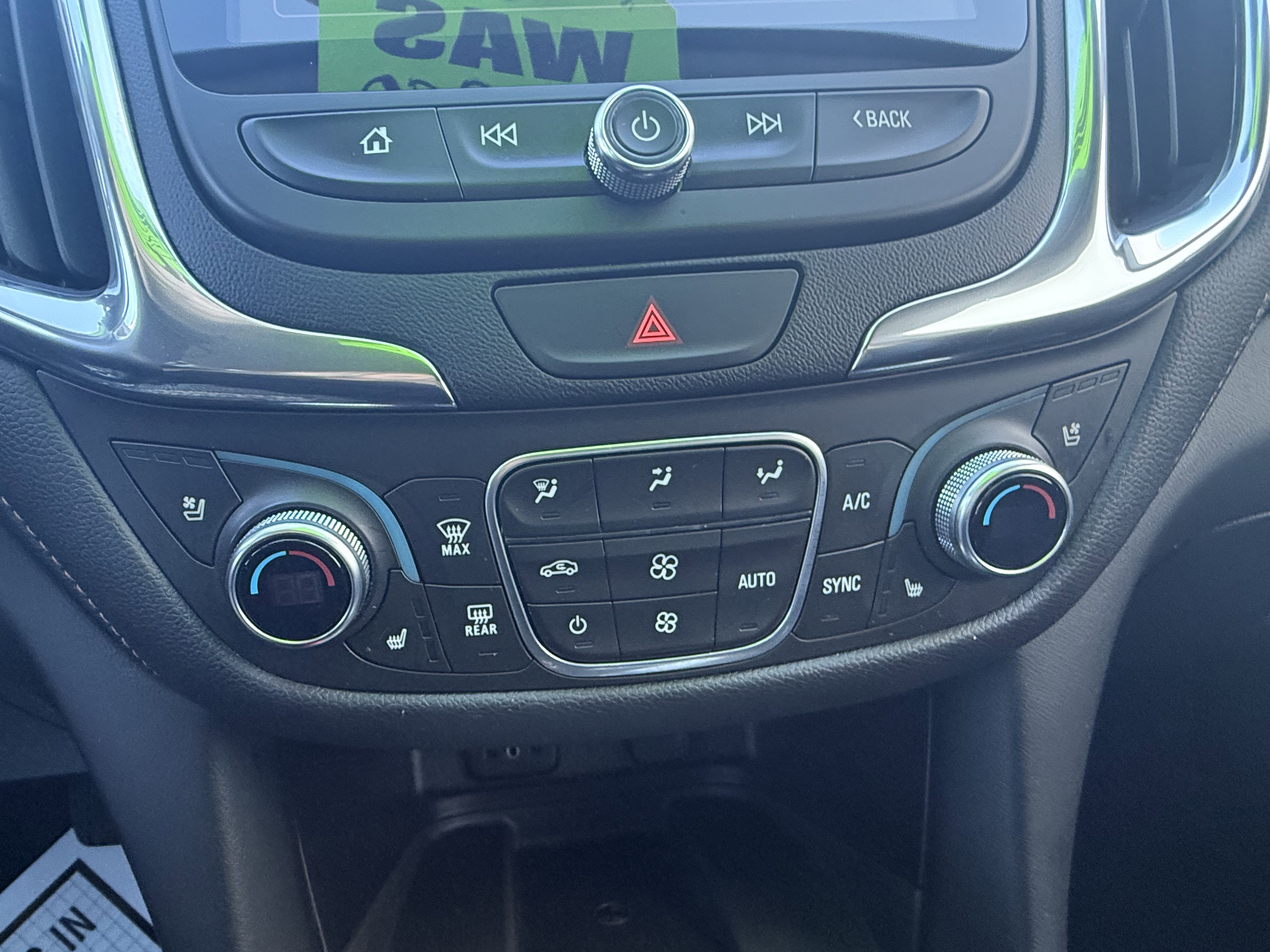 Used 2018 Chevrolet Equinox Premier image 15