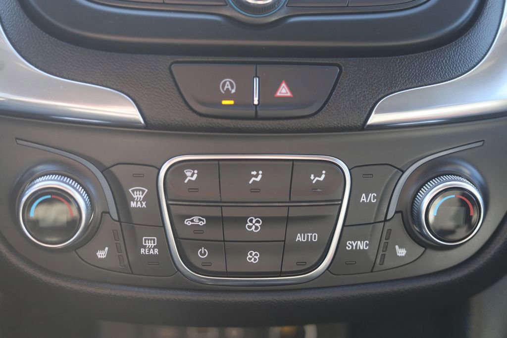 Used 2022 Chevrolet Equinox LT w/ Driver Convenience Package image 8