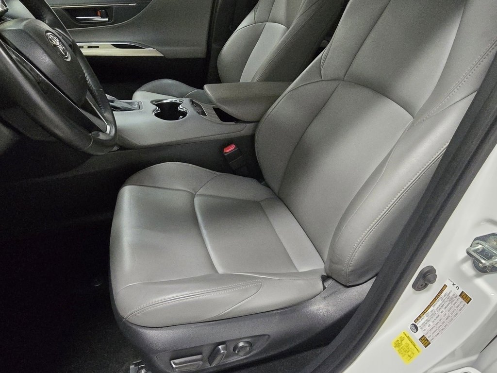 Used 2024 Toyota Venza XLE image 24