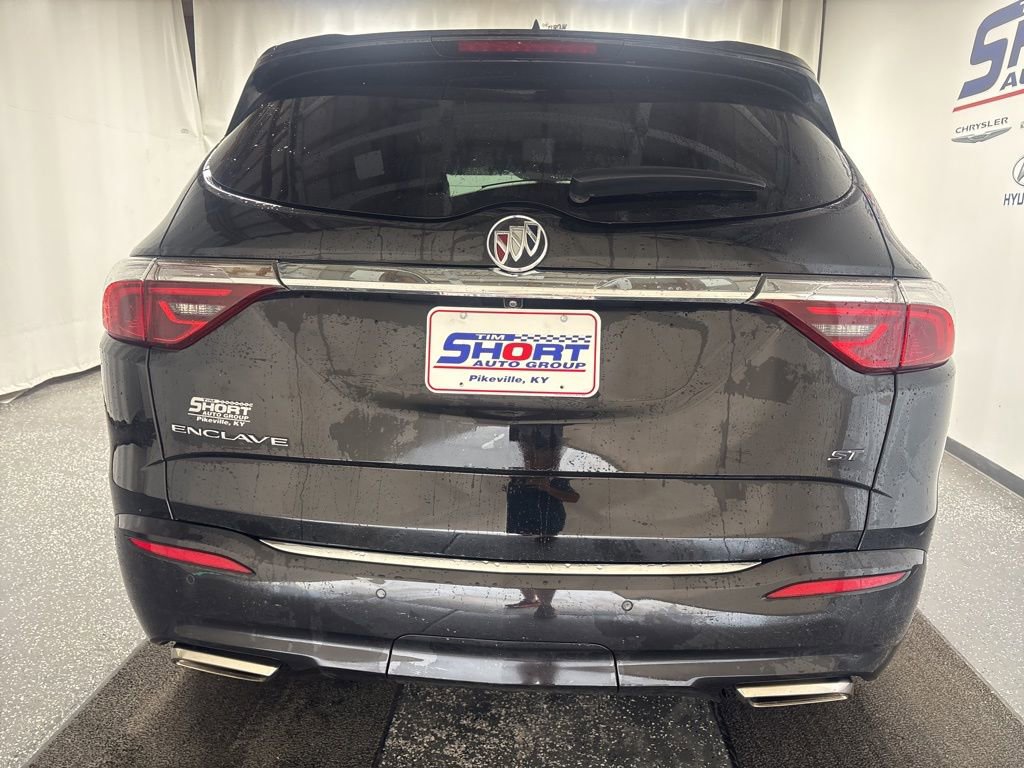 Used 2024 Buick Enclave Essence w/ Sport Touring Edition FWD image 5