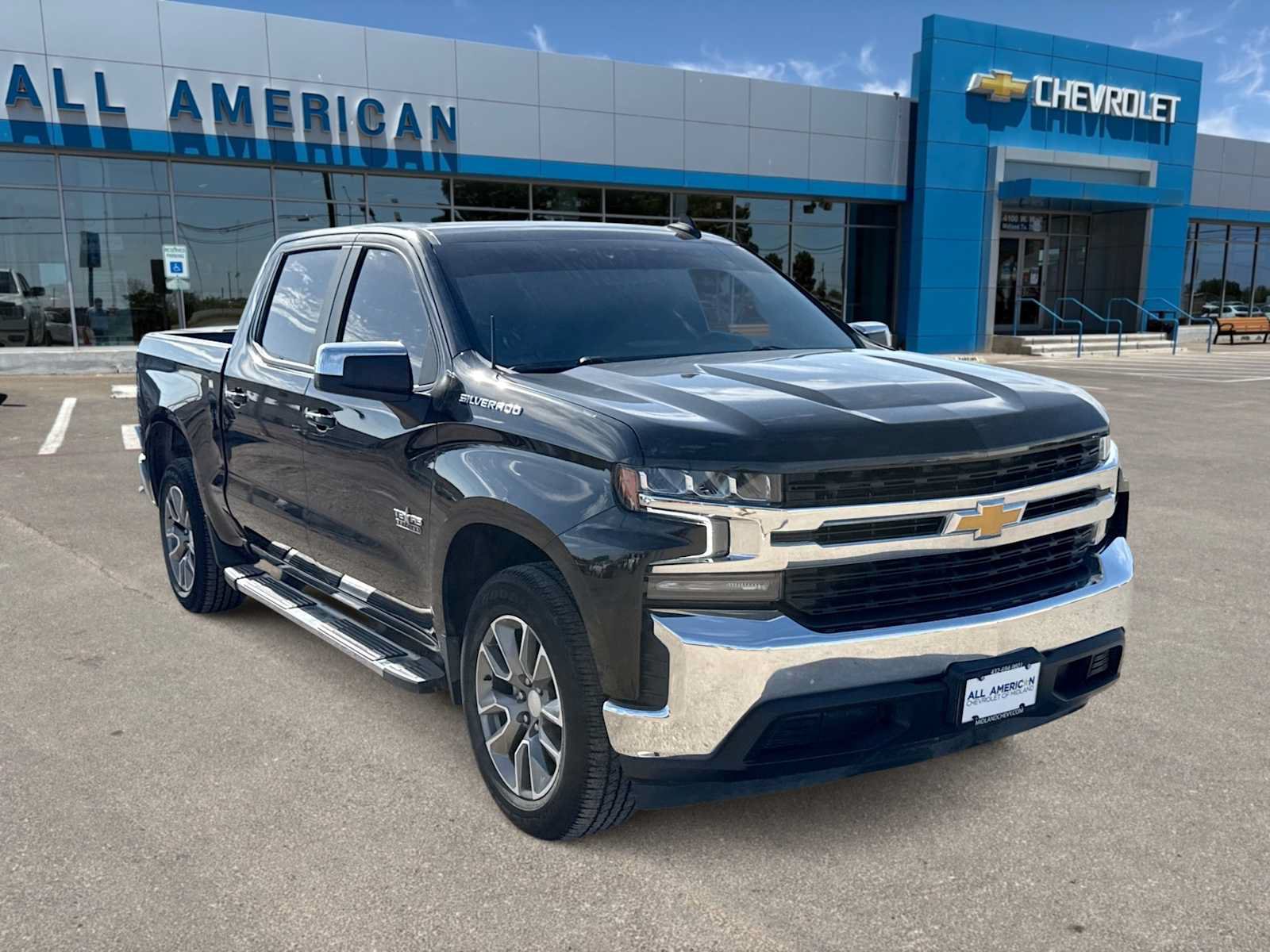 Used 2022 Chevrolet Silverado 1500 LT RWD image 2