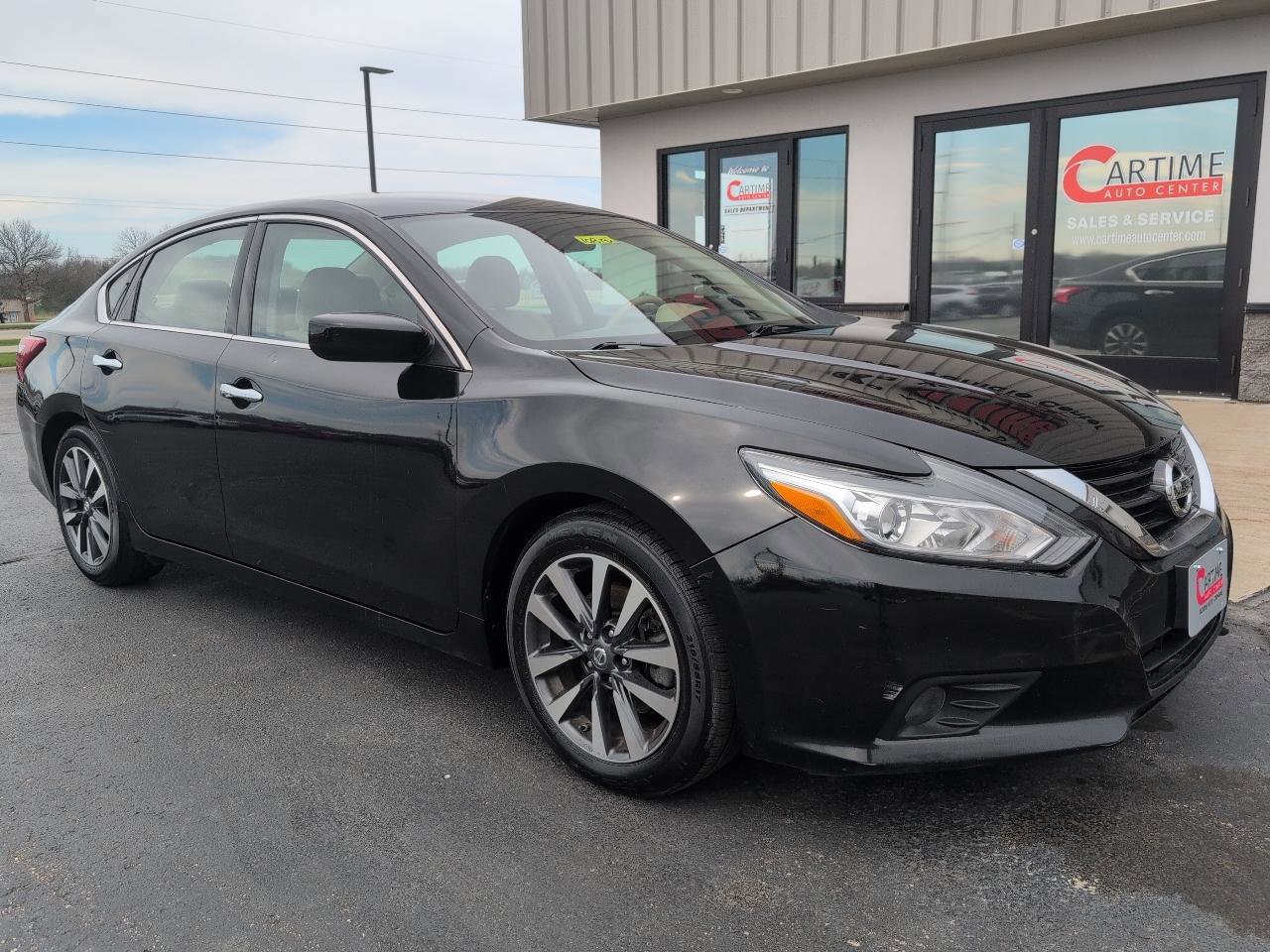 Used 2017 Nissan Altima 2.5 SV image 2
