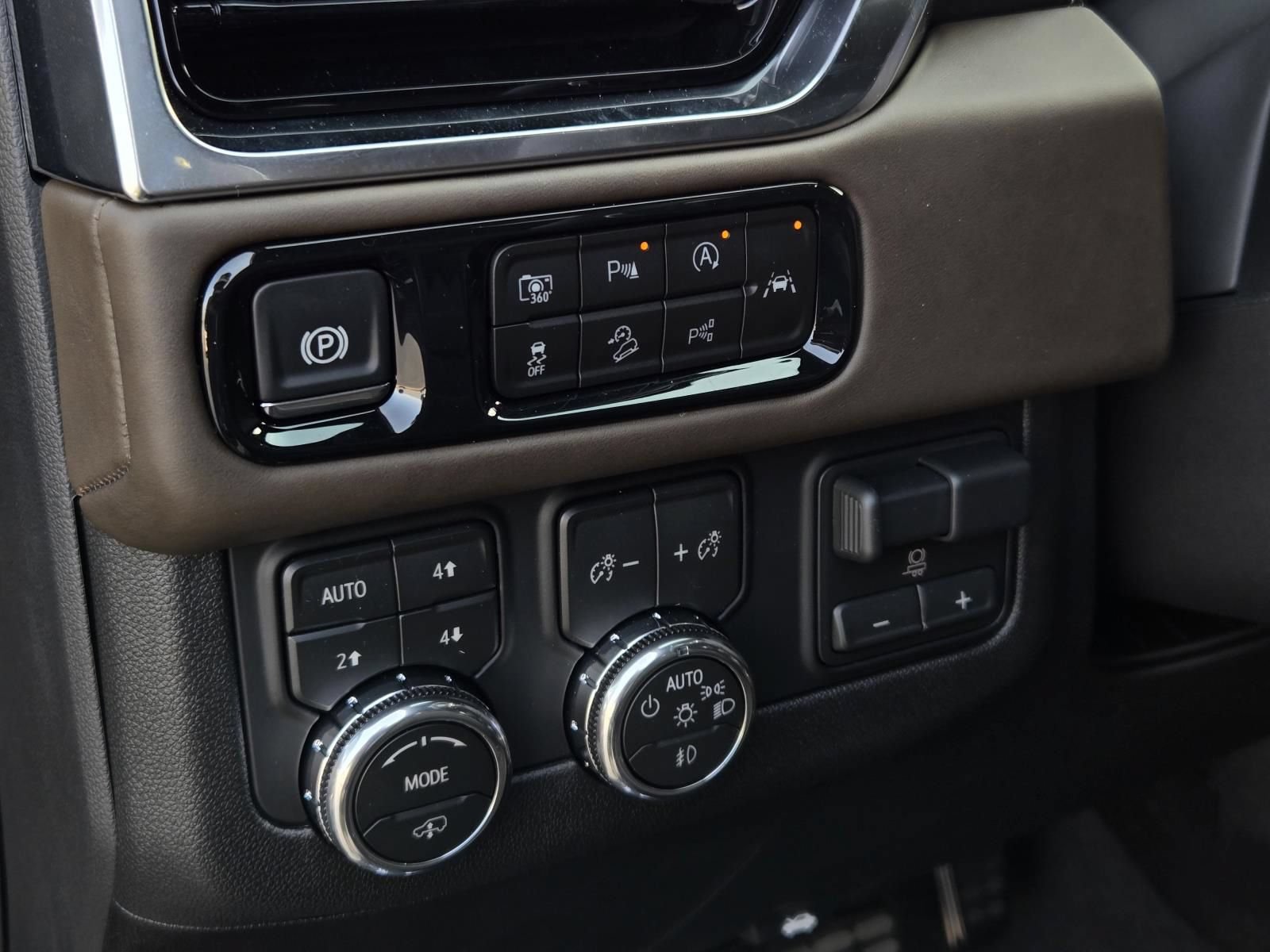 New 2026 GMC Yukon XL Denali Ultimate AWD/4WD image 8