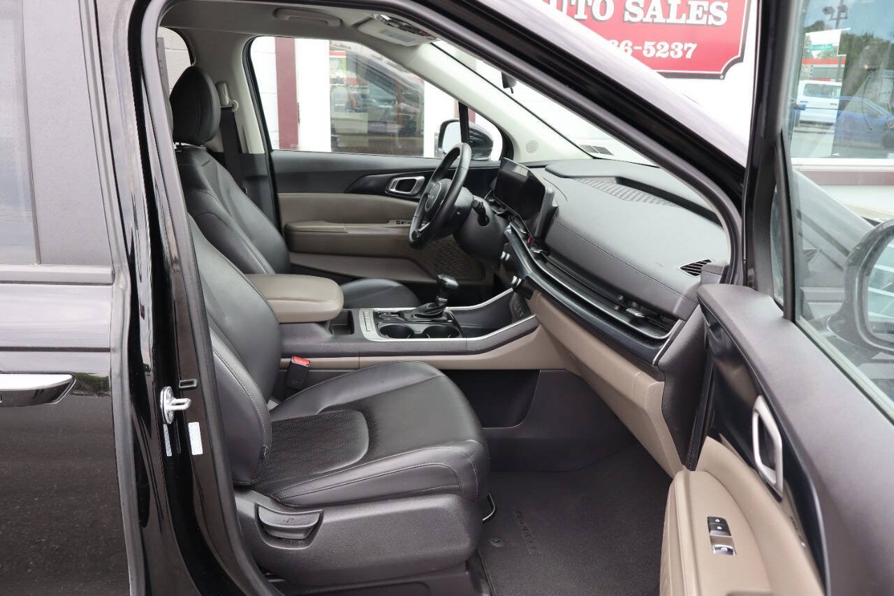 Used 2025 Kia Carnival FWD image 8