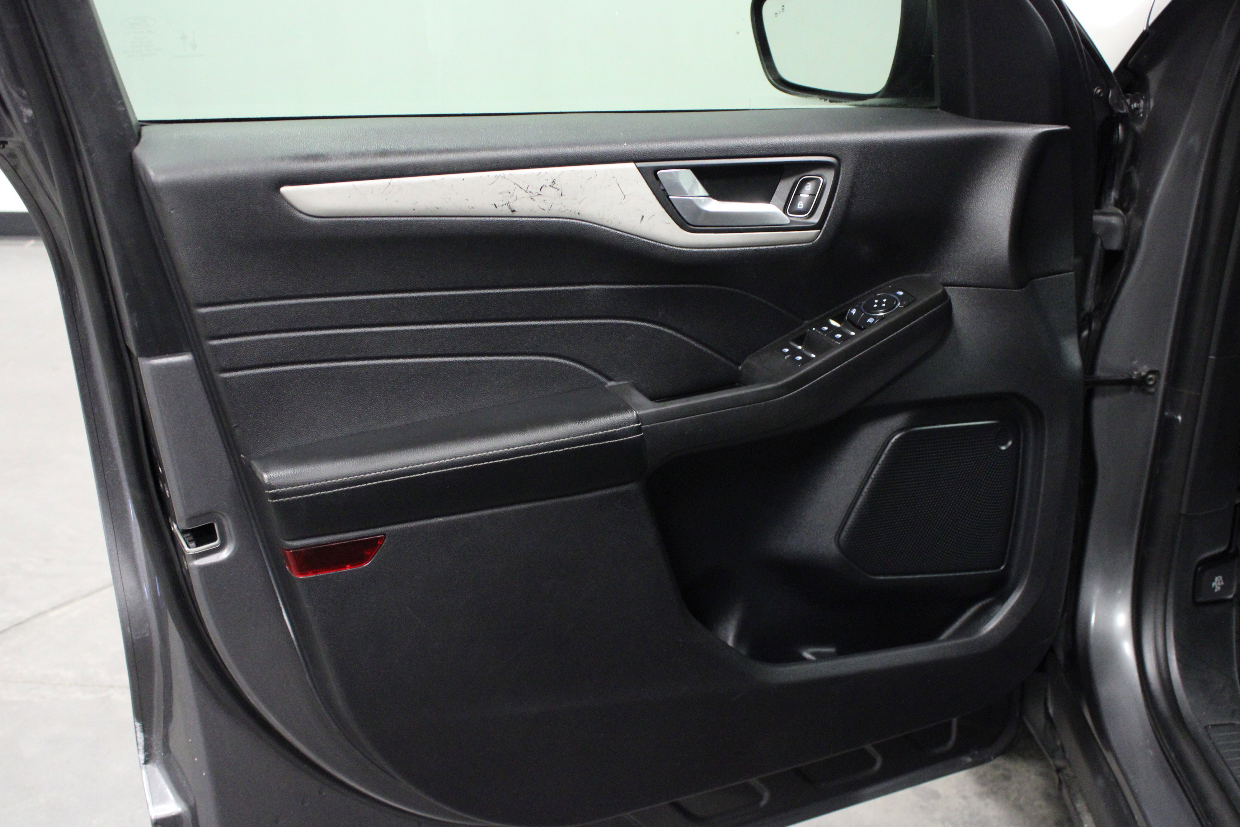 Used 2021 Ford Escape SE FWD image 11