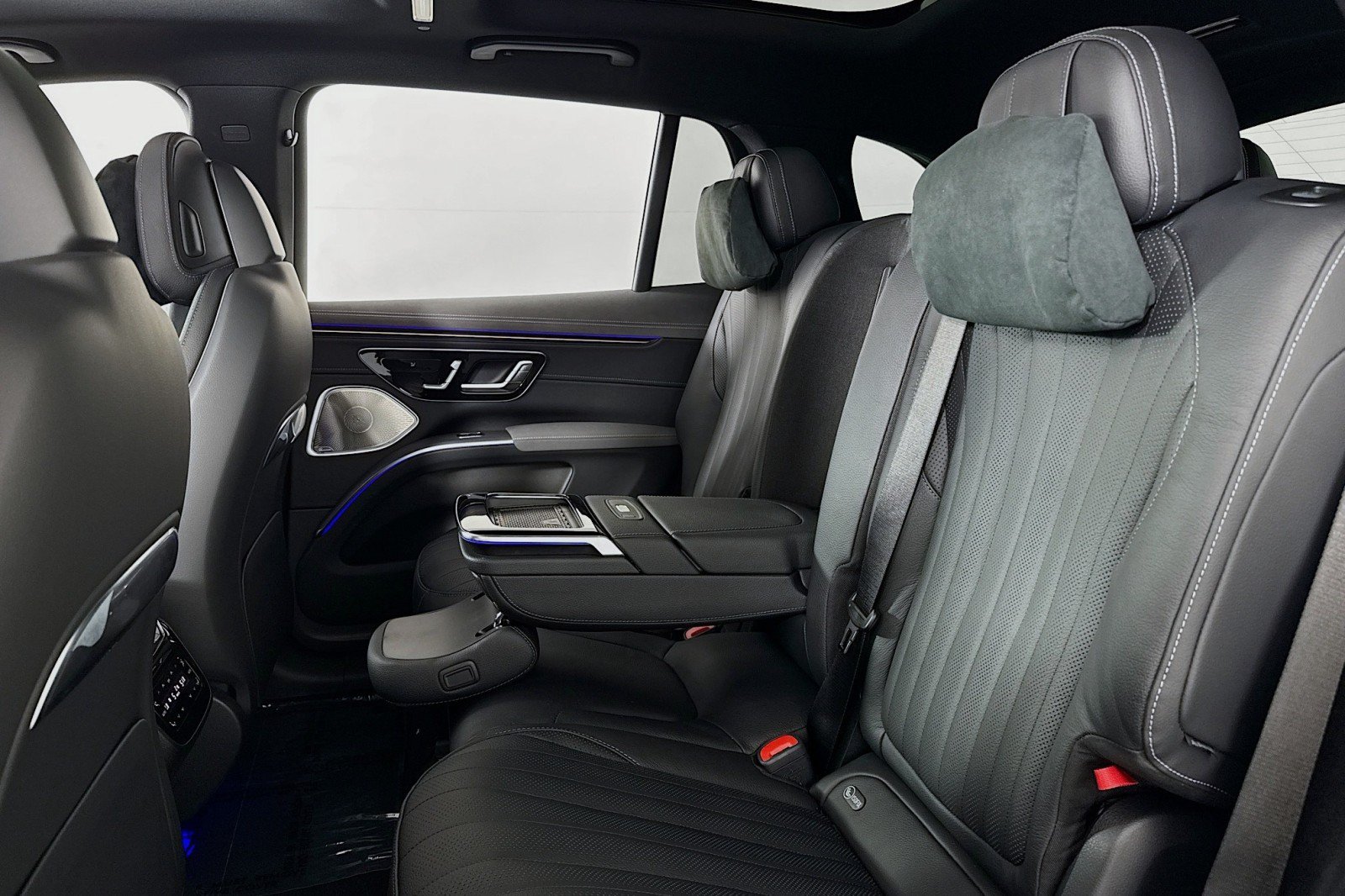 New 2026 Mercedes-Benz EQS 400 4MATIC SUV image 7