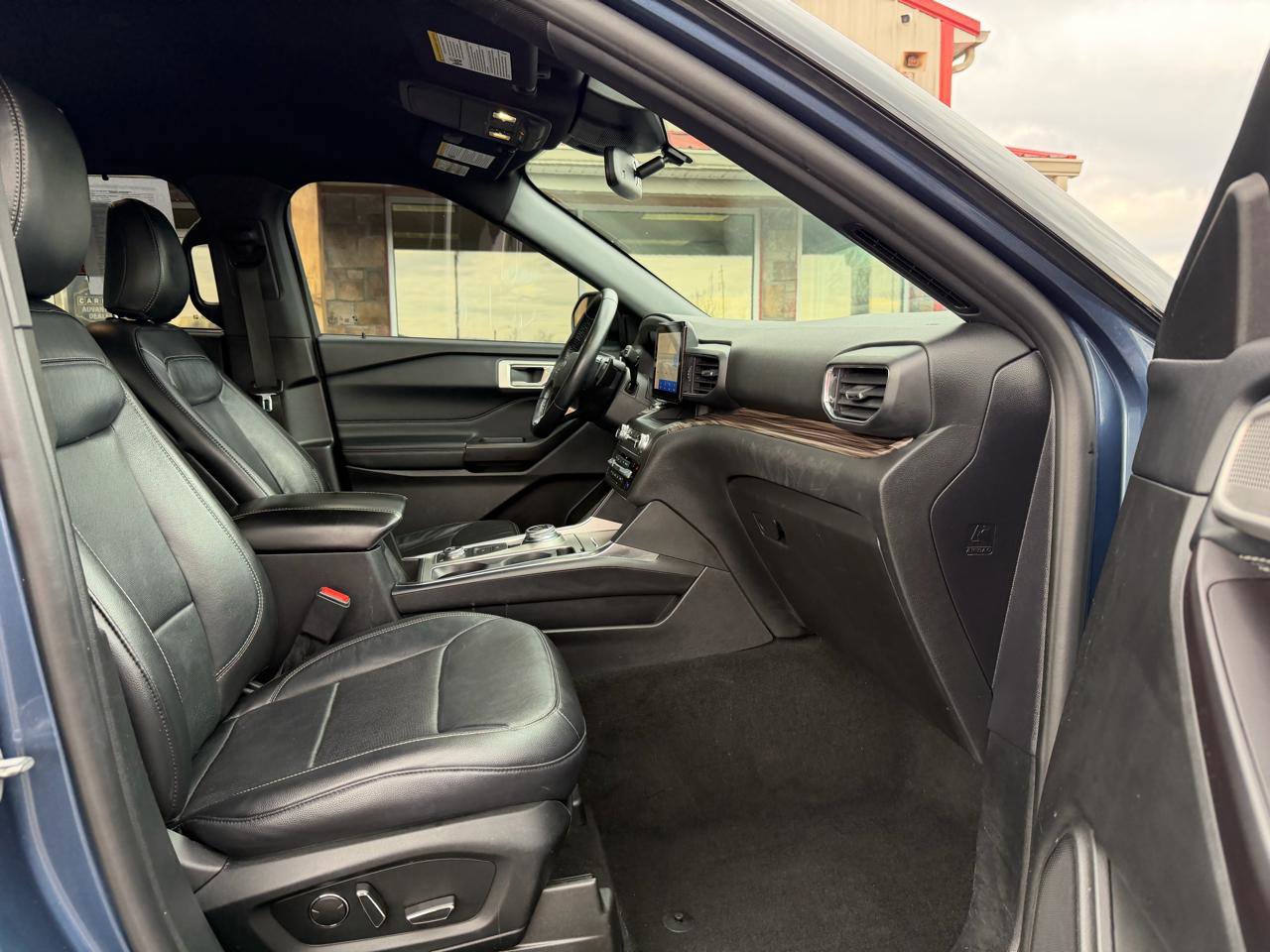 Used 2020 Ford Explorer Limited image 28