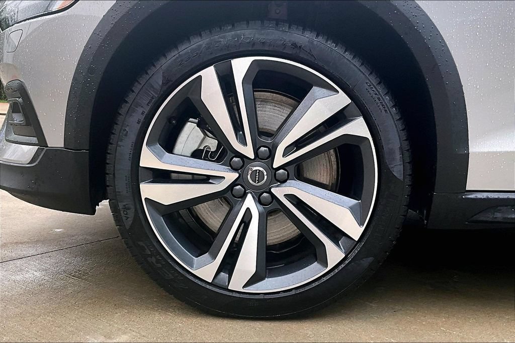 Certified 2025 Volvo V60 B5 Cross Country Plus AWD/4WD image 11