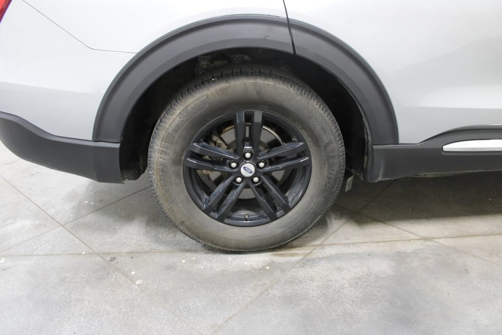 Used 2020 Ford Explorer XLT w/ Comfort Package RWD image 40