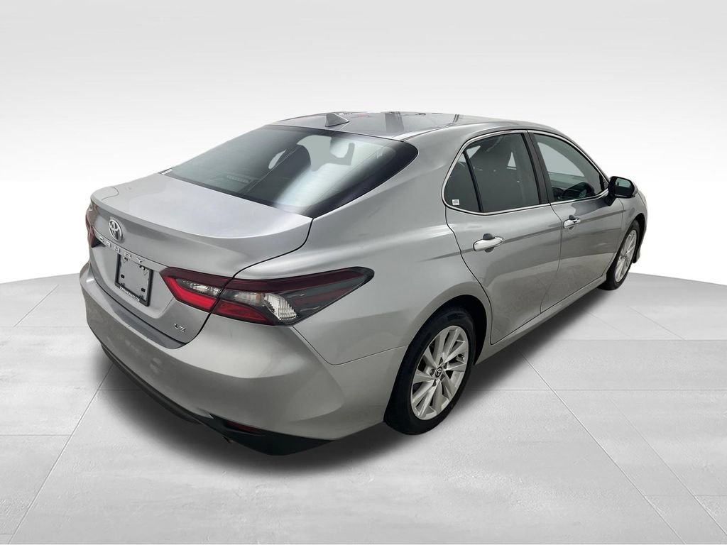Used 2022 Toyota Camry LE FWD image 5
