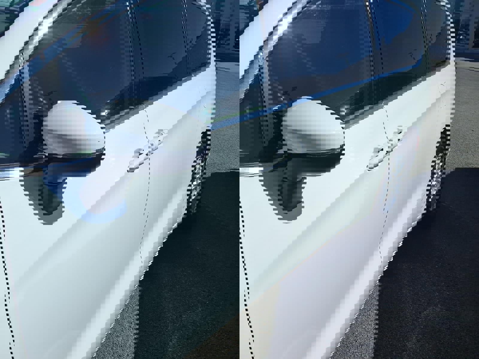 Used 2023 Chrysler Pacifica Touring-L image 5