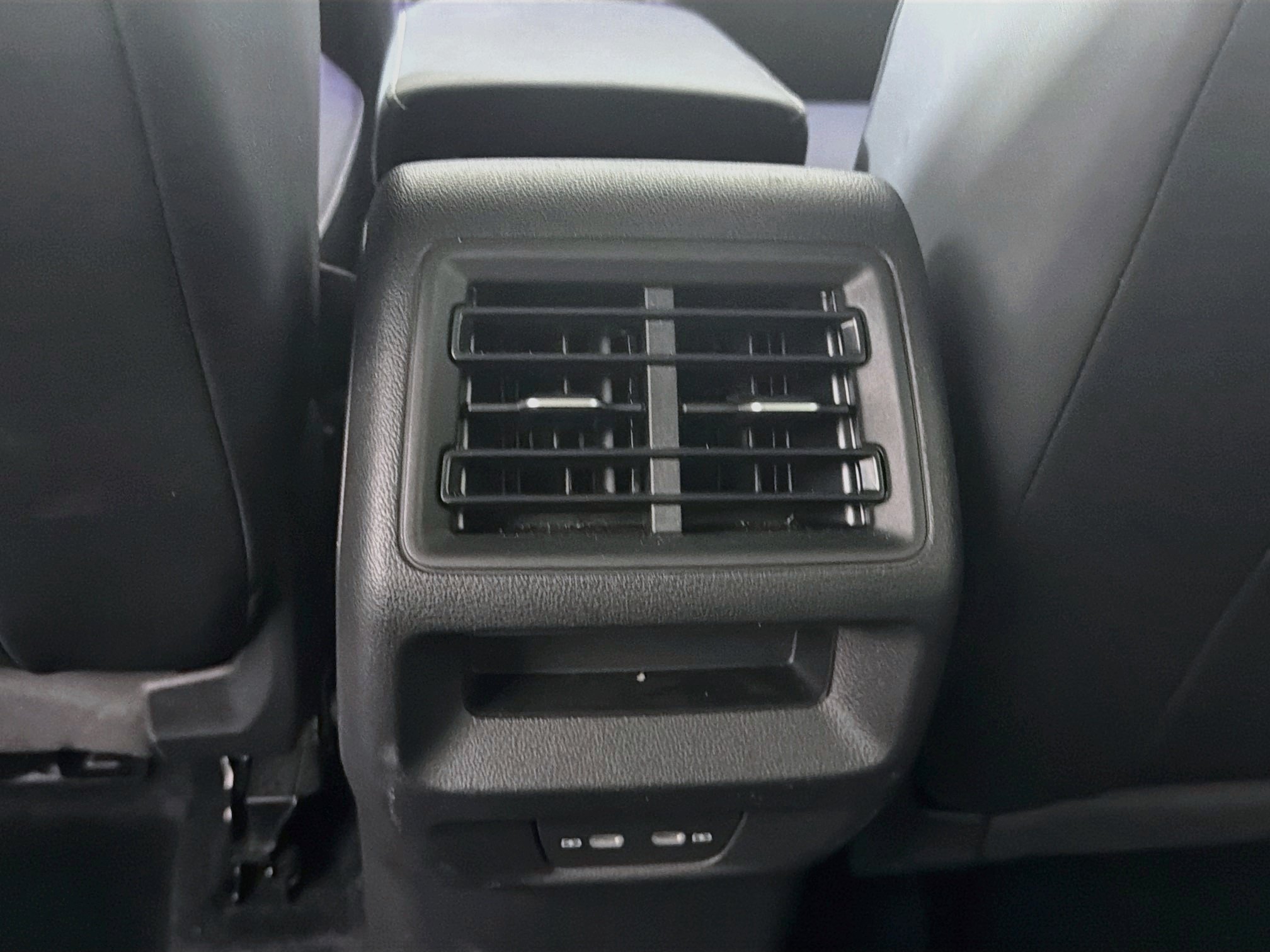Used 2026 Volkswagen Tiguan SE AWD/4WD image 25