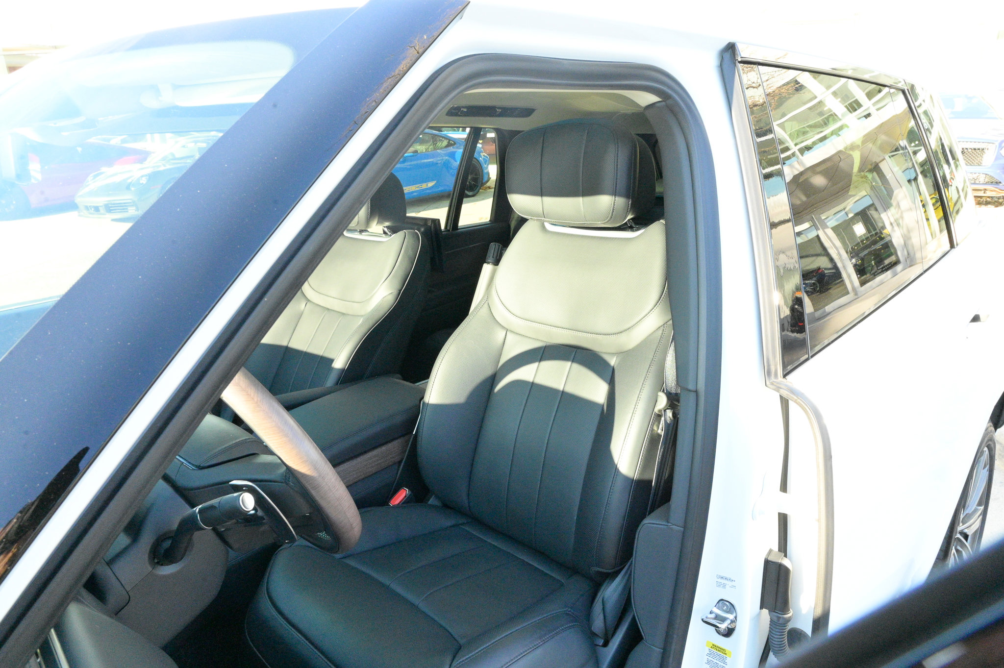 Used 2025 Land Rover Range Rover Long Wheelbase Autobiography image 18