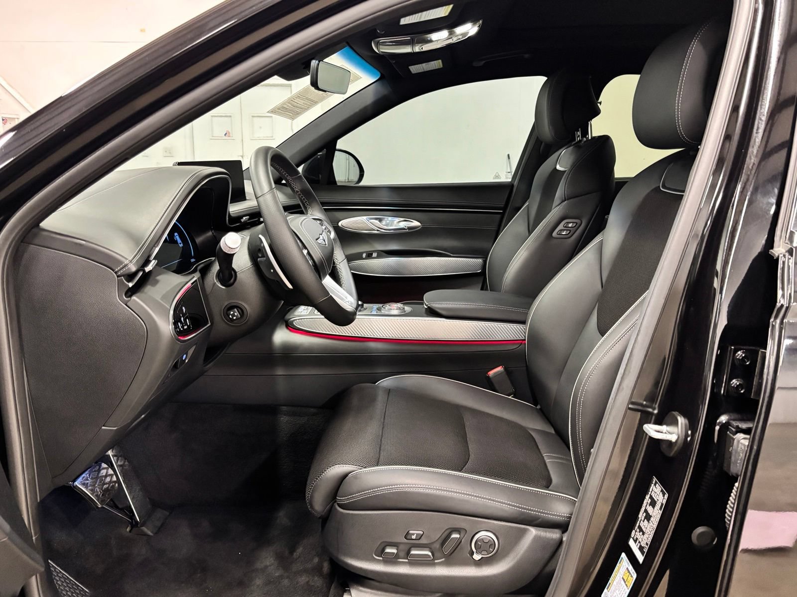 Used 2024 Genesis GV70 2.5T w/ Sport Prestige Package AWD/4WD image 16