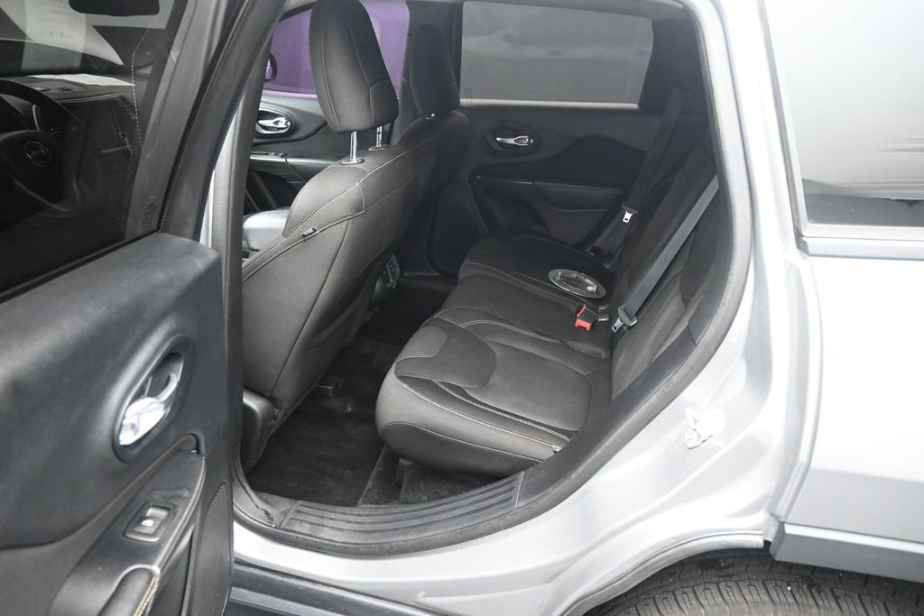 Used 2015 Jeep Cherokee Latitude AWD/4WD image 21