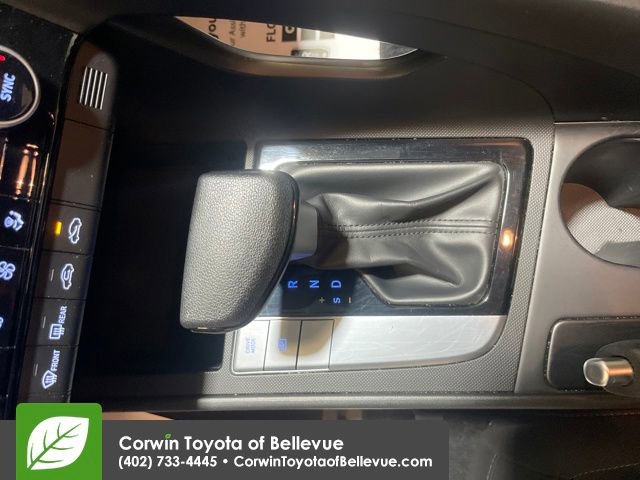 Used 2024 Hyundai Elantra SEL image 24