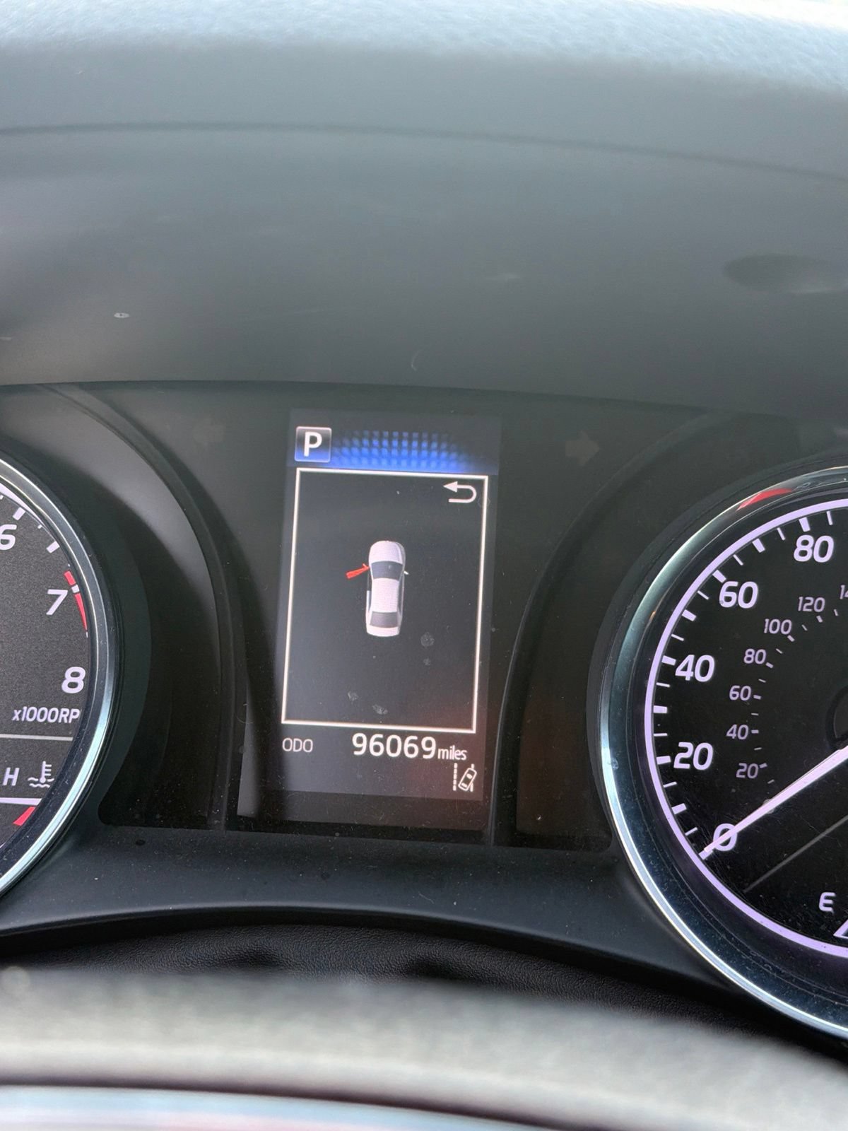 Used 2020 Toyota Camry SE w/ Convenience Package FWD image 8