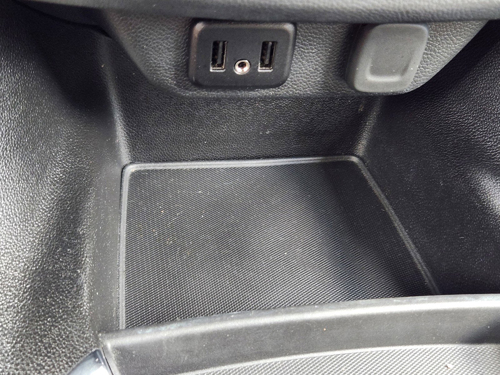 Used 2023 Chevrolet Traverse LS FWD image 17