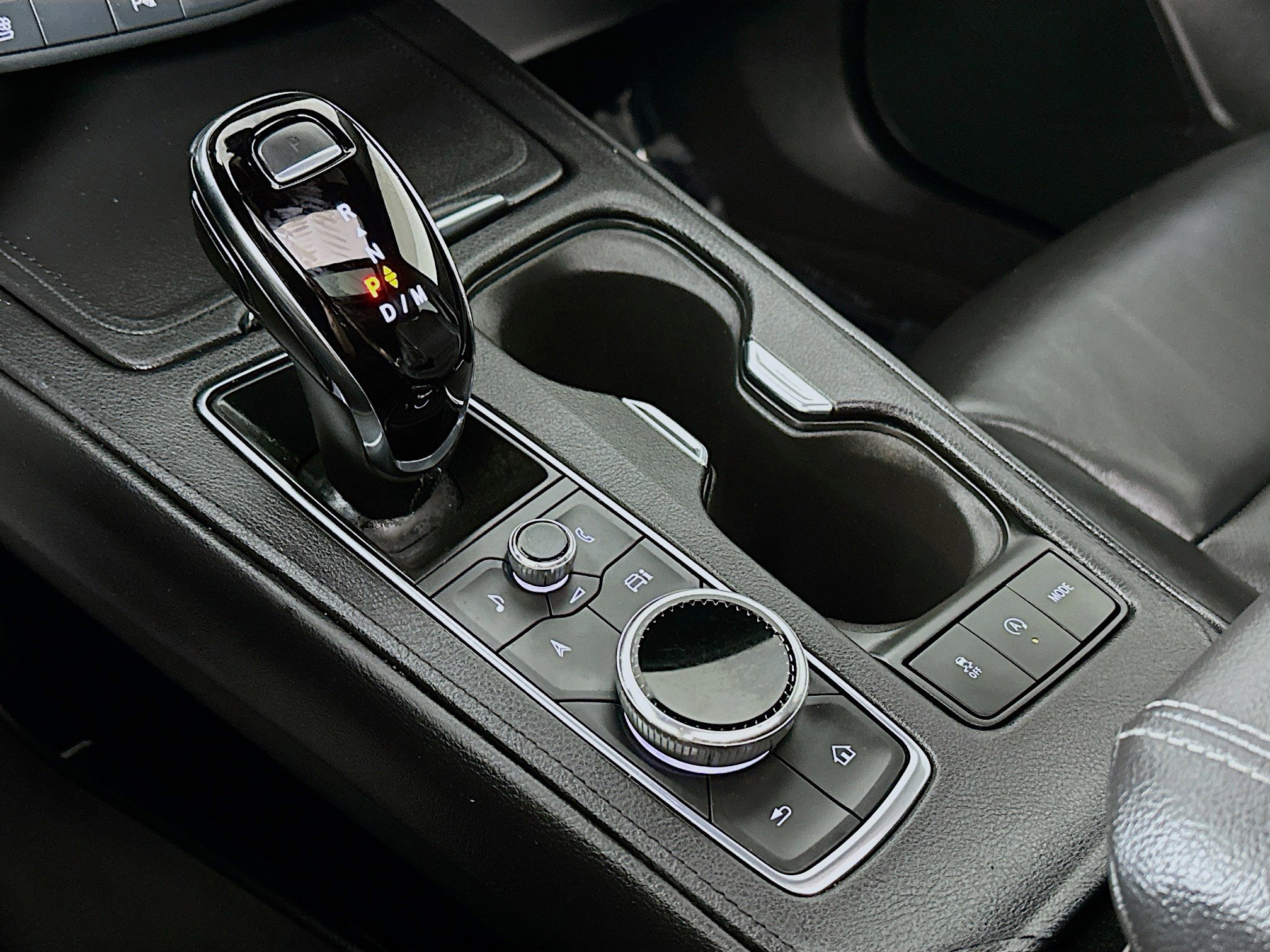 Used 2024 Cadillac XT4 Premium Luxury image 17