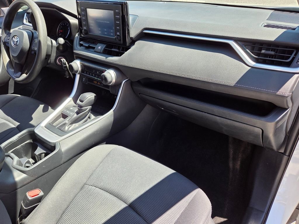 Used 2019 Toyota RAV4 LE FWD image 19