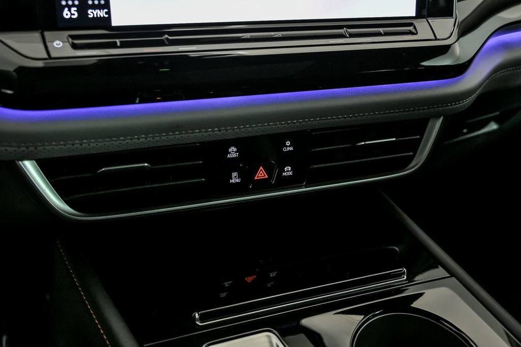 Certified 2025 Volkswagen Atlas Peak Edition SE AWD/4WD image 15