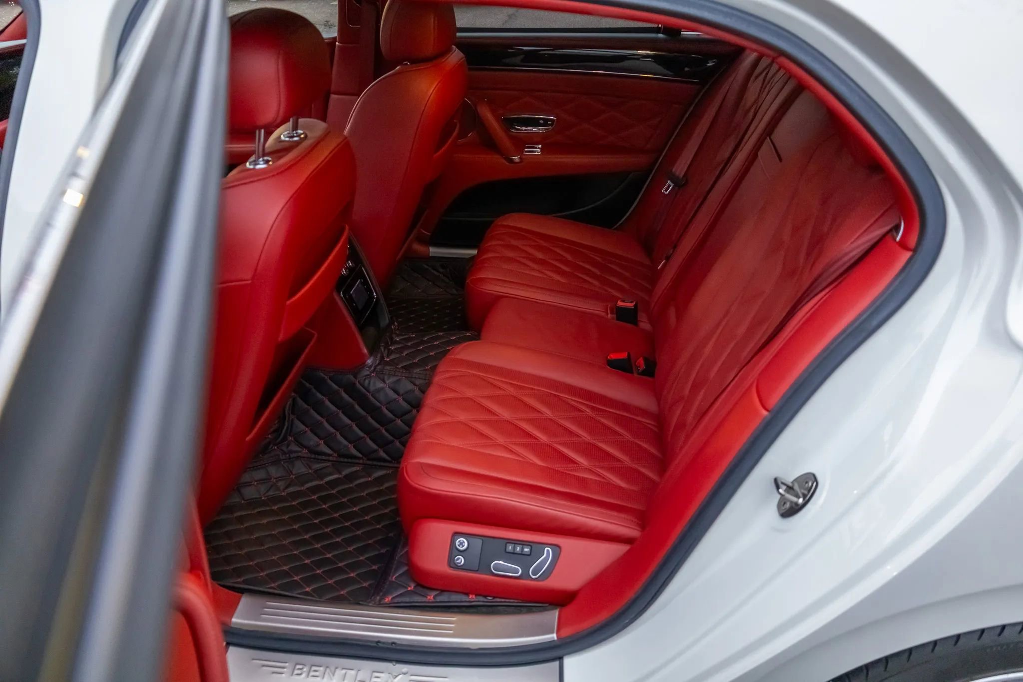 Used 2015 Bentley Flying Spur V8 image 56