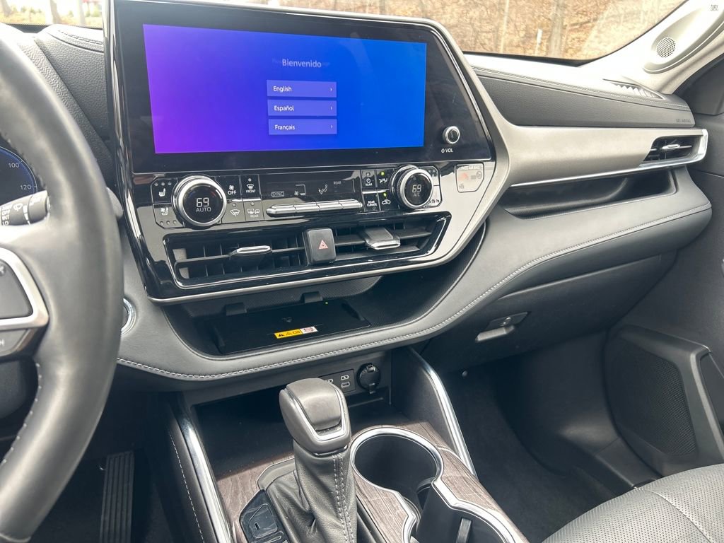 Used 2023 Toyota Highlander Limited image 13