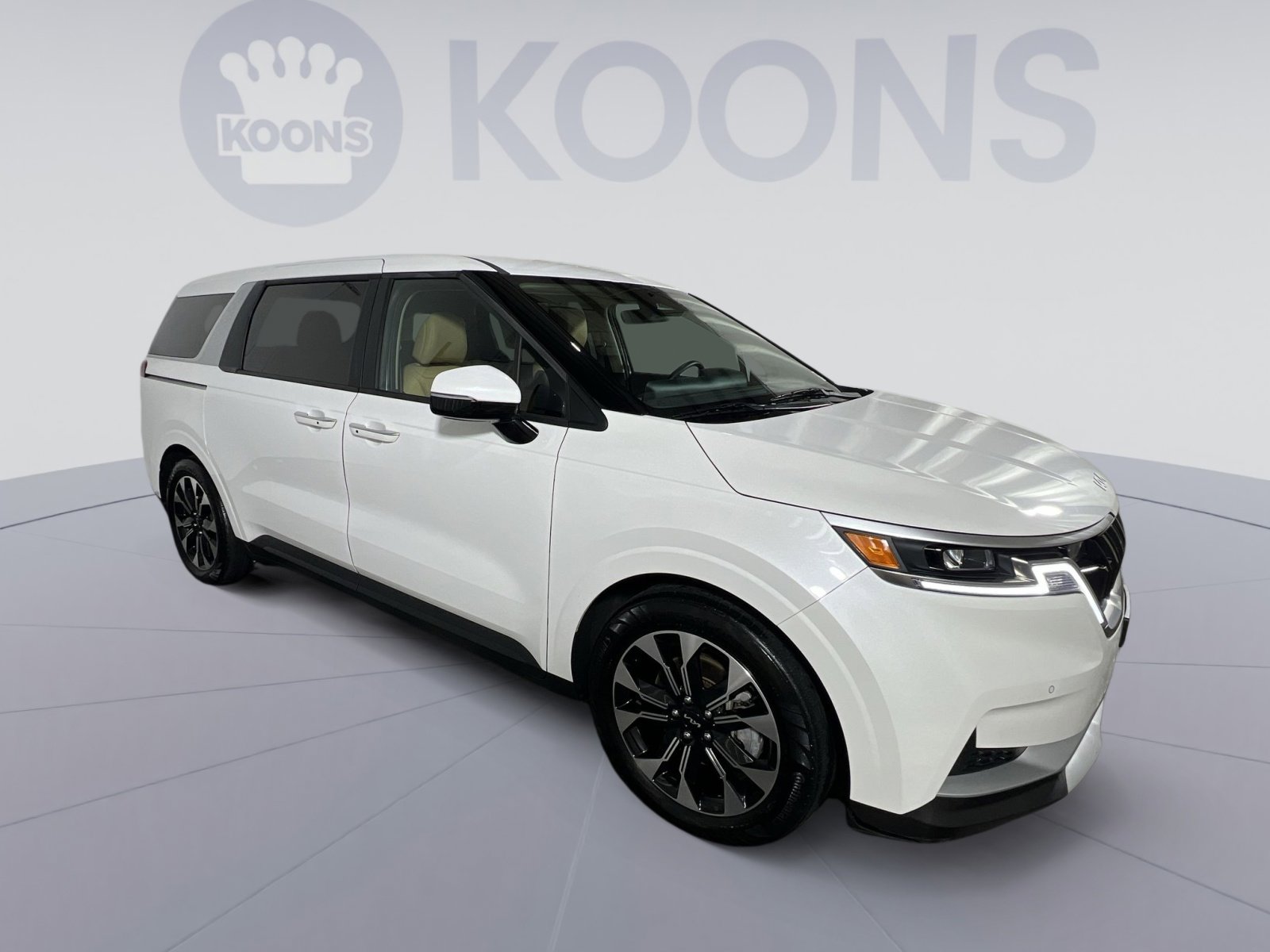 Used 2024 Kia Carnival EX image 10