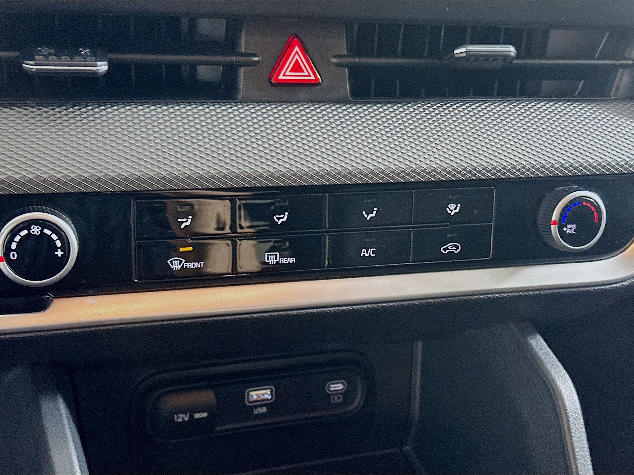 Used 2025 Kia Sportage LX image 23