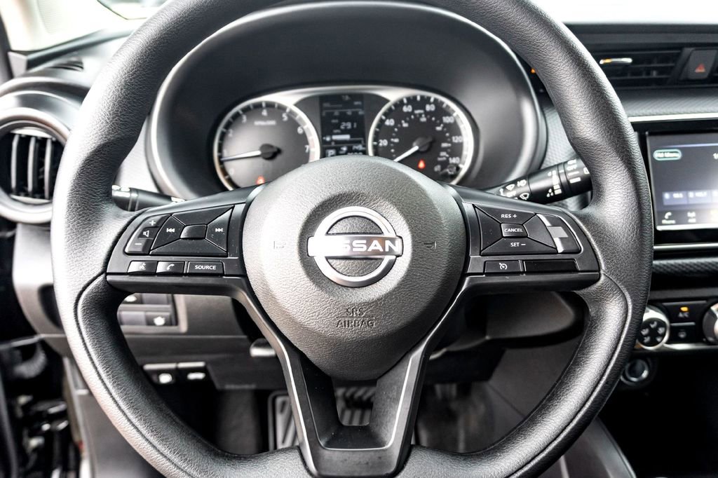 Used 2025 Nissan Kicks Play S image 17