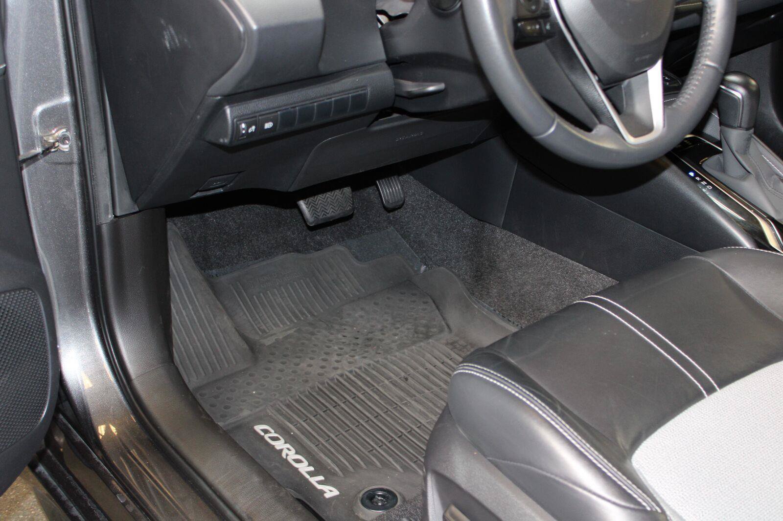 Used 2021 Toyota Corolla XSE FWD image 46
