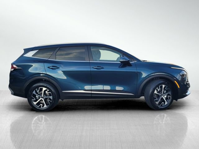 Used 2025 Kia Sportage EX image 3