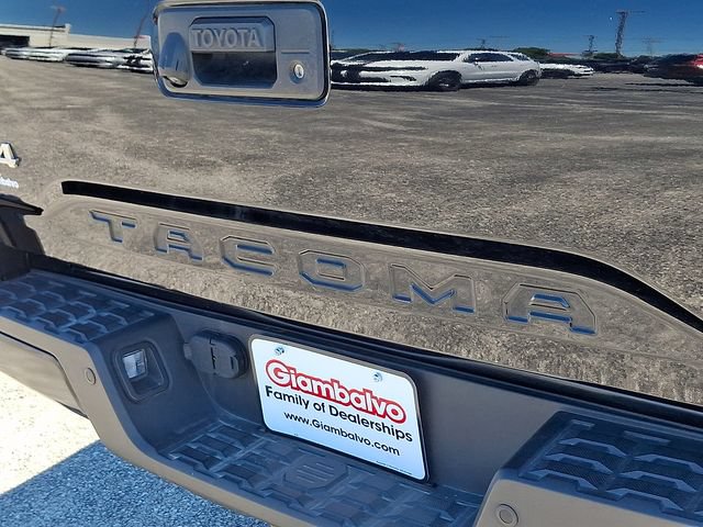 Used 2020 Toyota Tacoma Limited AWD/4WD image 31