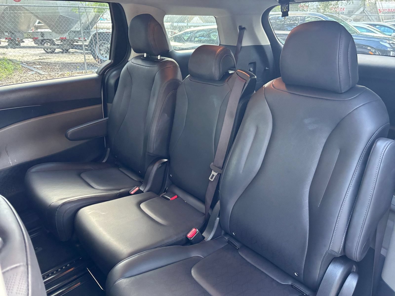 Used 2026 Kia Carnival FWD image 39