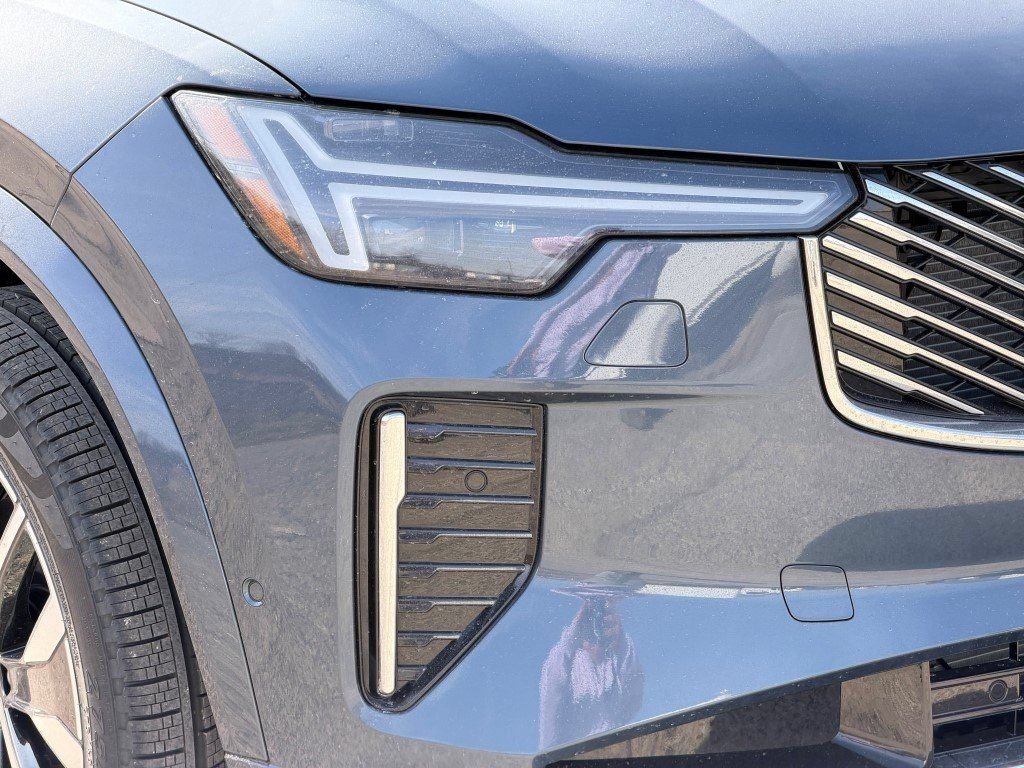 New 2026 Volvo XC90 B6 Ultra w/ Protection Package AWD/4WD image 3