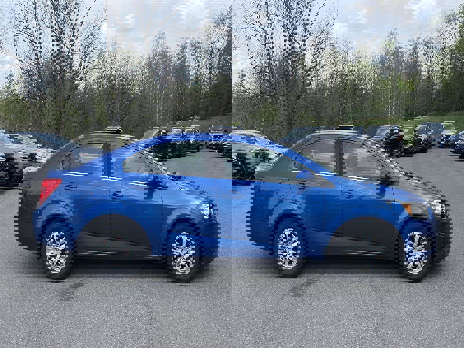 Used 2016 Chevrolet Sonic LT FWD image 4